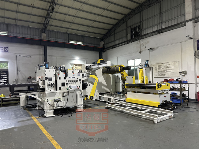 沖床三合一送料機整平量調(diào)整方式：手輪調(diào)節(jié)與伺服電動整平調(diào)節(jié)的區(qū)別